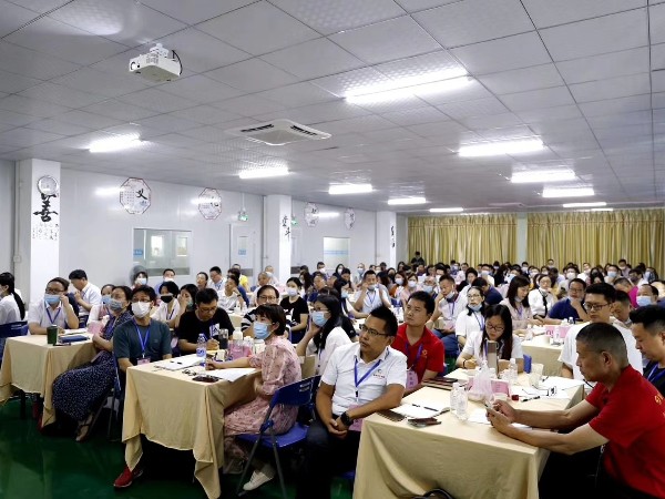 隆實(shí)想要不斷地進(jìn)步，就得活到老學(xué)到老